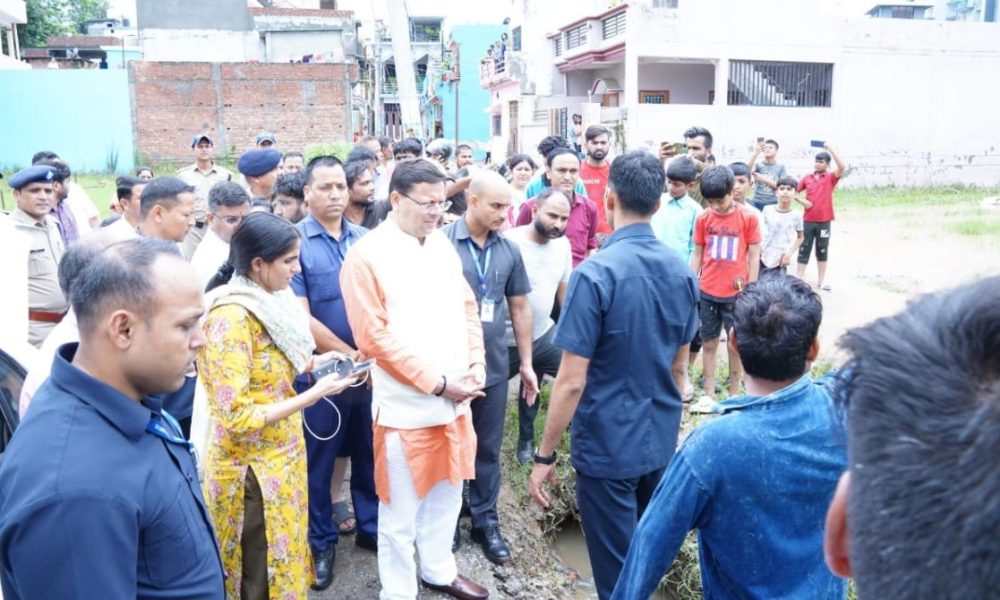 देहरादून में बरसात से प्रभावित क्षेत्रों का सीएम ने किया औचक निरीक्षण, अधिकारियों  को दिए ये निर्देश…