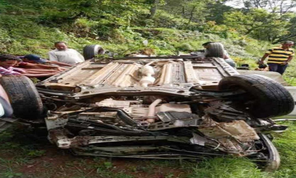 उत्तराखंड में दो जिलों में कार खाई में गिरी, तीन की मौत, दो गंभीर घायल…