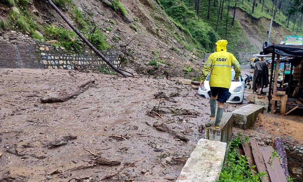 उत्तराखंड के इन जिलों में बादल फटने से मची भारी तबाही, लोगों से की गई ये अपील…