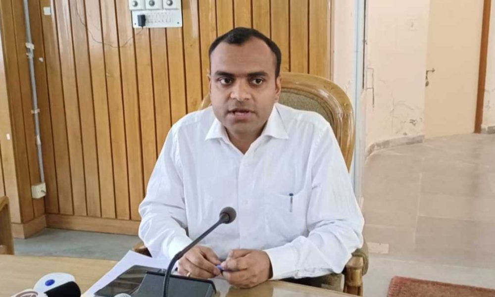 टिहरीः नवनियुक्त जिलाधिकारी मयूर दीक्षित ने किया पदभार ग्रहण, दिए ये निर्देश…
