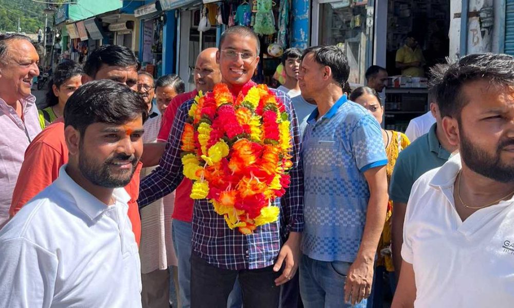 टिहरी के बेटे को UPSC परीक्षा उत्तीर्ण कर मिला इनकम टैक्स कमिश्नर का पद, दें बधाई…