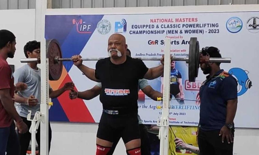 ऑल इंडिया मास्टर्स क्लासिक पावरलिफ्टिंग चौंपियनशिप में इस अधिकारी ने जीता गोल्ड मेडल…