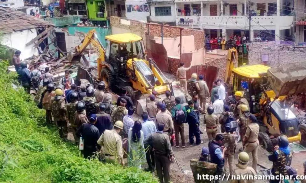 टिहरीः स्कूल जा रही छात्रा उफनाते गदेरे में बही, ग्रामीणों ने जान जोखिम में डाल बचाया…