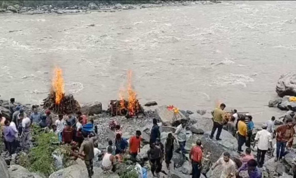 चमोली हादसे में एक ही गांव के नौ लोगों की मौत से शोक की लहर, एक परिवार से उठी तीन अर्थी…