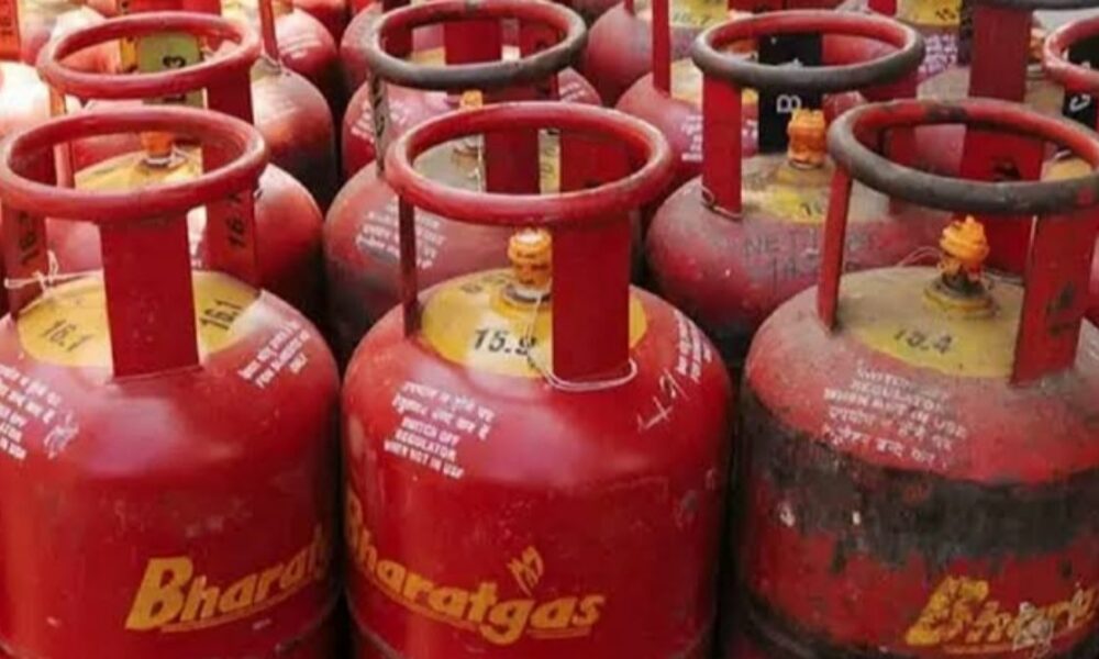 सरकार ने दी सस्ते एलपीजी सिलेंडर की सौगात, अब इतने रुपए सस्ता मिलेगा सिलेंडर…