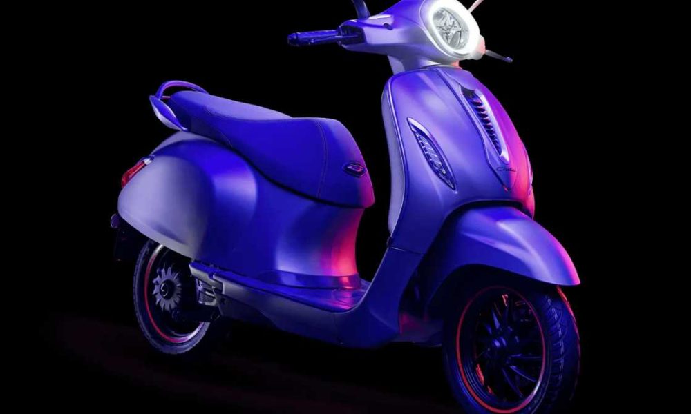 चेतक इलेक्ट्रिक स्कूटर की कीमतों में भारी कटौती, जानें डिटेल्स…