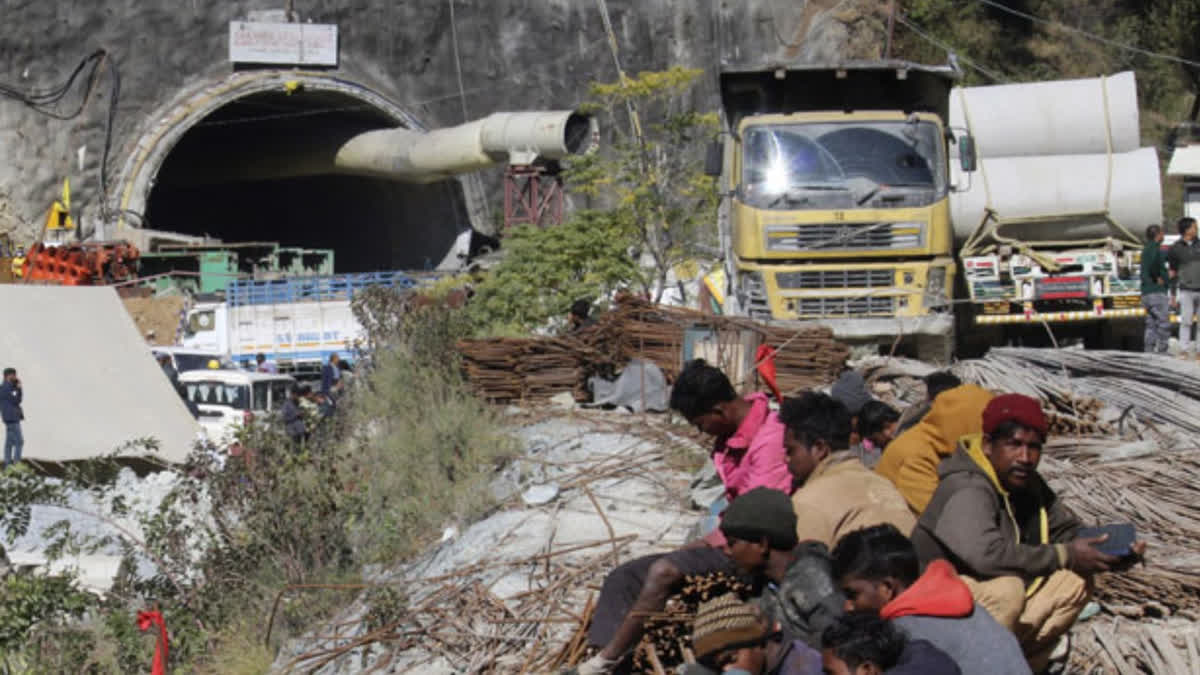 उत्तराखंड : विशेषज्ञों ने बताया सुरंग के ऊपर अनुकूल परिस्थिति , सबसे बड़ी ड्रिल मशीन भी पहुंची
