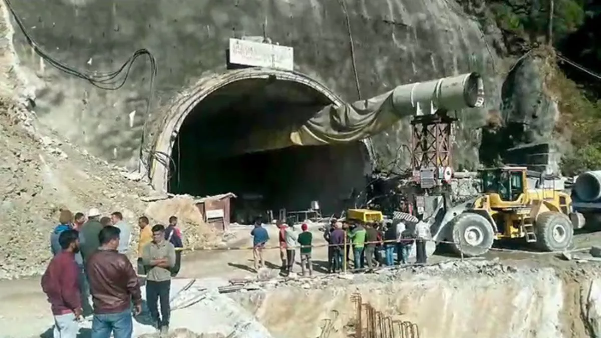 उत्तराखंड : सुरंग में फंसे मजदूरों ने कागज पर इच्छा लिख पाइपलाइन से भेजी बोले, खाना कम हो पर ऑक्सीजन की कमी मत करना
