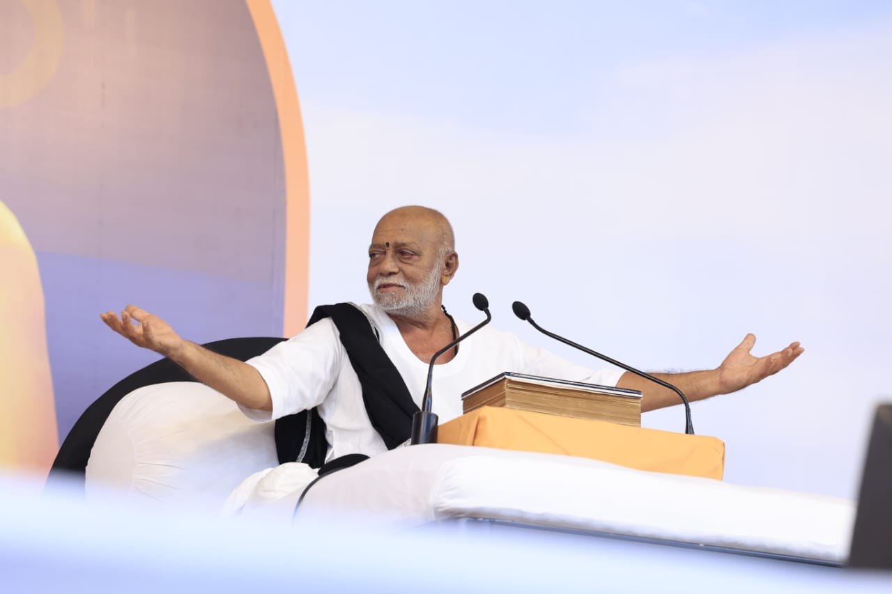 गीता जयंती के अवसर पर पूज्यश्री मोरारी बापू ने सभी से भगवद गीता पढ़ने का आग्रह किया