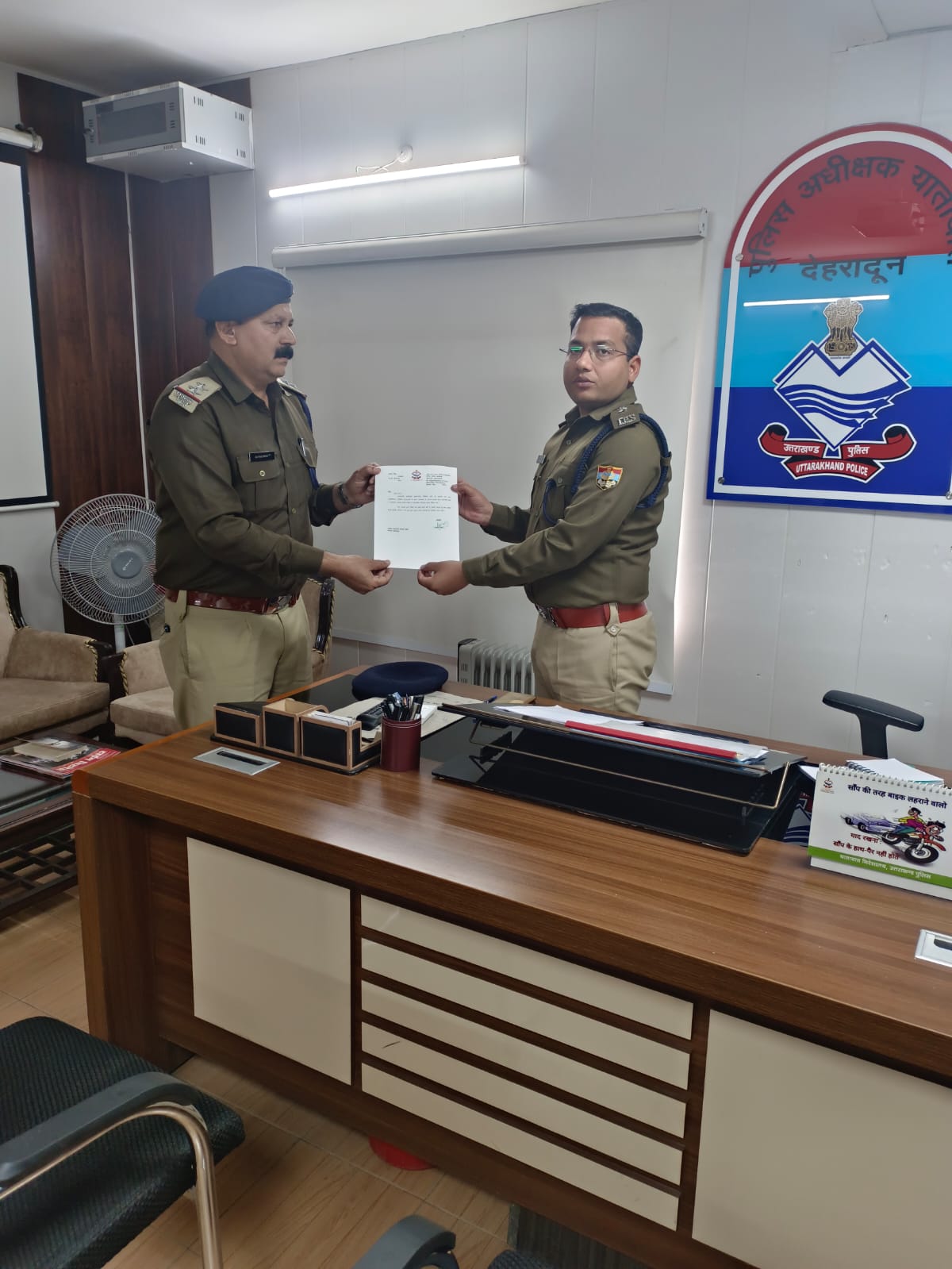 उत्तराखंड : देहरादून एसएसपी अजय सिंह ने ट्रैफिक इंचार्ज अनवर खान की की हौसला अफजाई, प्रशस्ति पत्र किया जारी