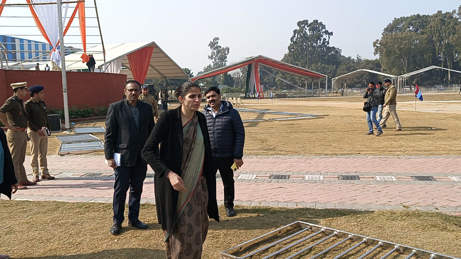 उत्तराखंड : जिलाधिकारी श्रीमती सोनिका ने गणतंत्र दिवस के अवसर पर आयोजित होने वाले राज्यस्तरीय कार्यक्रम की तैयारियों का किया स्थलीय निरीक्षण