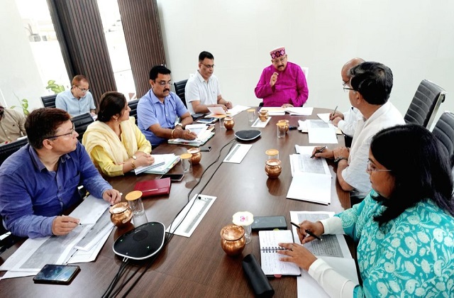 उत्तराखंड : पंचायतों के सशक्तिकरण के लिए पंचायतीराज मंत्री सतपाल महाराज ने पेश किया संकल्प पत्र, अपने विभाग से करेंगे शुरूआत