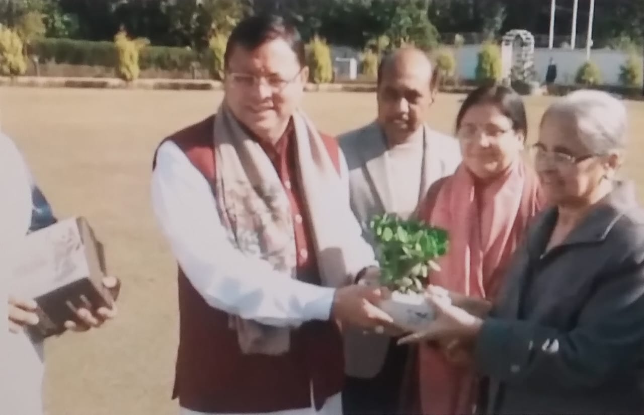 उत्तराखंड : विशेषज्ञ समिति ने सीएम धामी को सौंपी मसौदा रिपोर्ट, कल कैबिनेट बैठक में होगी चर्चा