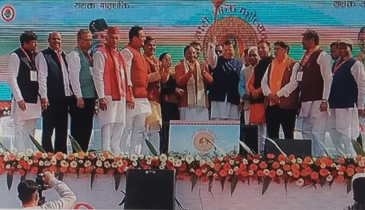उत्तराखंड : हरिद्वार में सीएम पुष्कर सिंह धामी ने किया रोड शो, बड़ी संख्या में शामिल हुई मातृशक्ति
