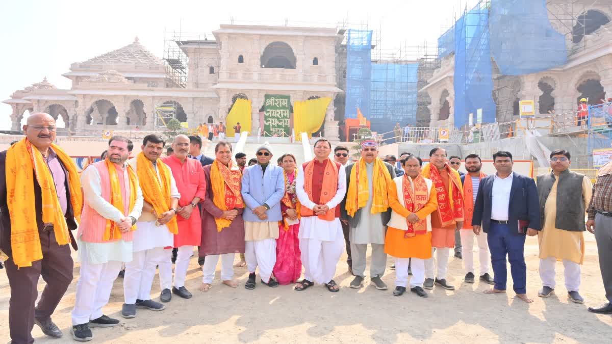 उत्तराखंड : मंत्रिमंडल के साथ अयोध्या पहुंचे मुख्यमंत्री धामी, रामलला और हनुमान गढ़ी किए दर्शन