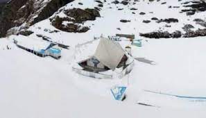 उत्तराखंड : इस वर्ष 25 मई को खुलेंगे हेमकुंड साहिब के कपाट, जमी है करीब आठ फीट बर्फ