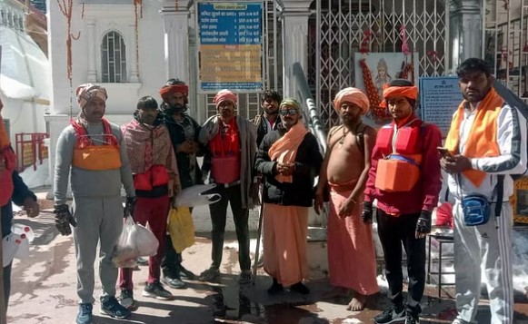 उत्तराखंड : महाशिवरात्रि को लेकर उत्साहित शिवभक्त ,बर्फबारी के बीच गंगाजल भरने गंगोत्री पहुंच रहे डाक कांवड़