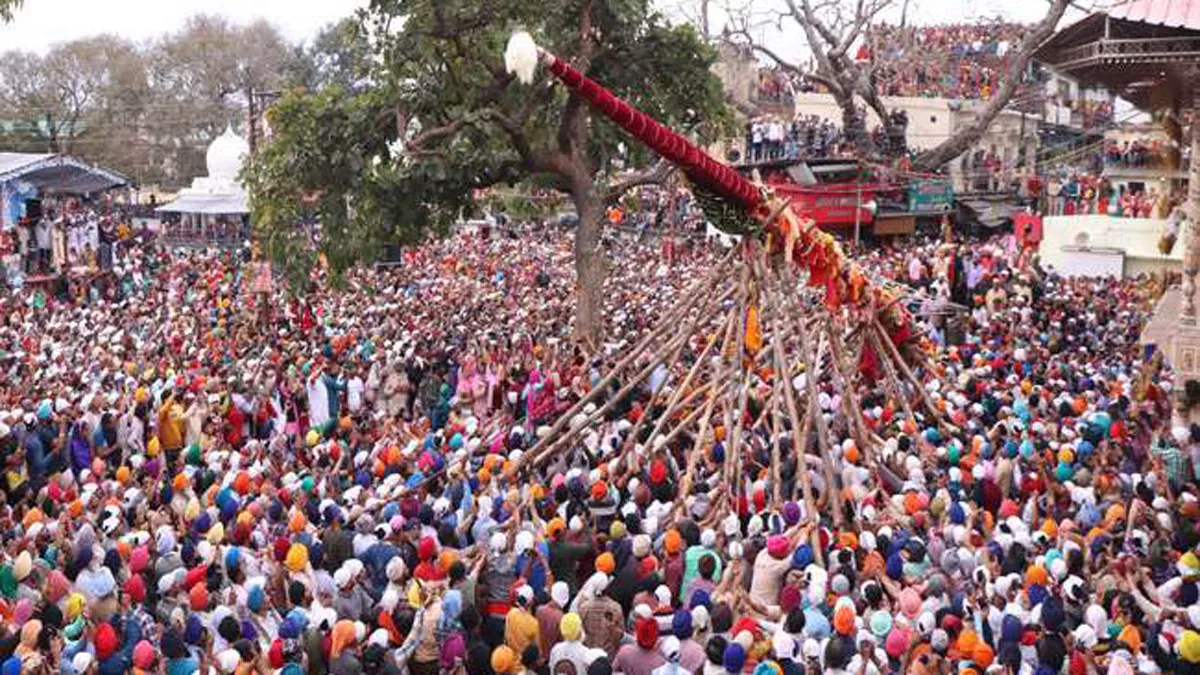 उत्तराखंड : झंडे जी के आरोहरण को उमड़ा आस्था का सैलाब, पंजाब के हरभजन सिंह चढ़ाएंगे दर्शनी गिलाफ