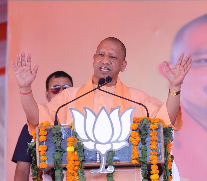 मुख्यमंत्री योगी और मुख्यमंत्री धामी ने हल्द्वानी (नैनीताल) में भाजपा द्वारा आयोजित विजय संकल्प रैली को किया संबोधित