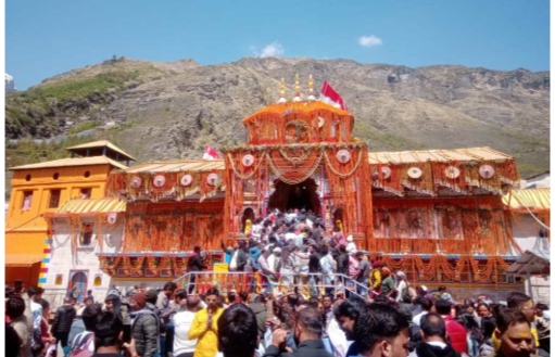 बदरीनाथ धाम में आठ दिनों में रिकॉर्ड इतने तीर्थयात्रियों ने किए दर्शन