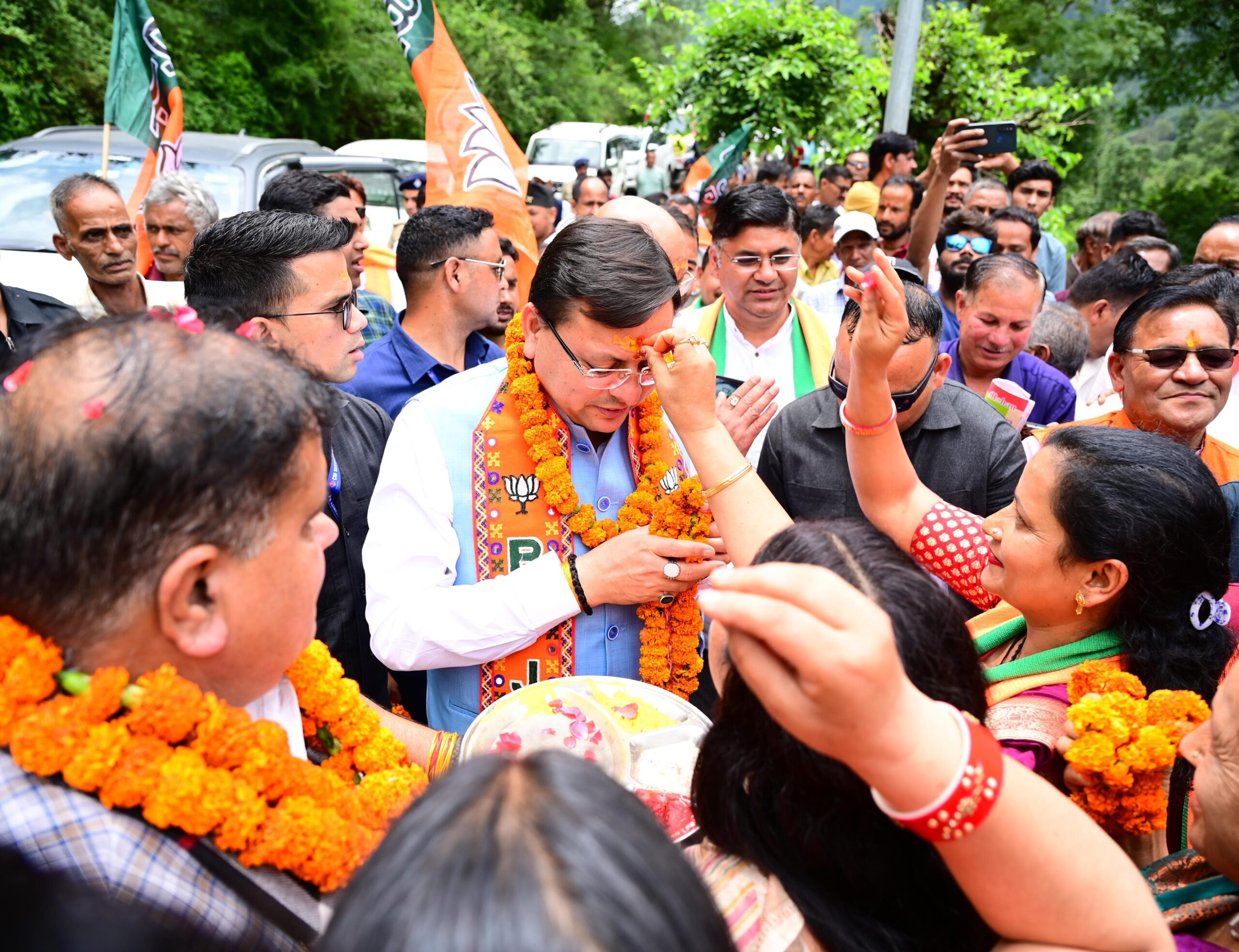 मुख्यमंत्री  पुष्कर सिंह धामी ने बैरांगना, चमोली में भाजपा प्रत्याशी  राजेन्द्र भण्डारी के पक्ष में आयोजित जनसभा को किया संबोधित