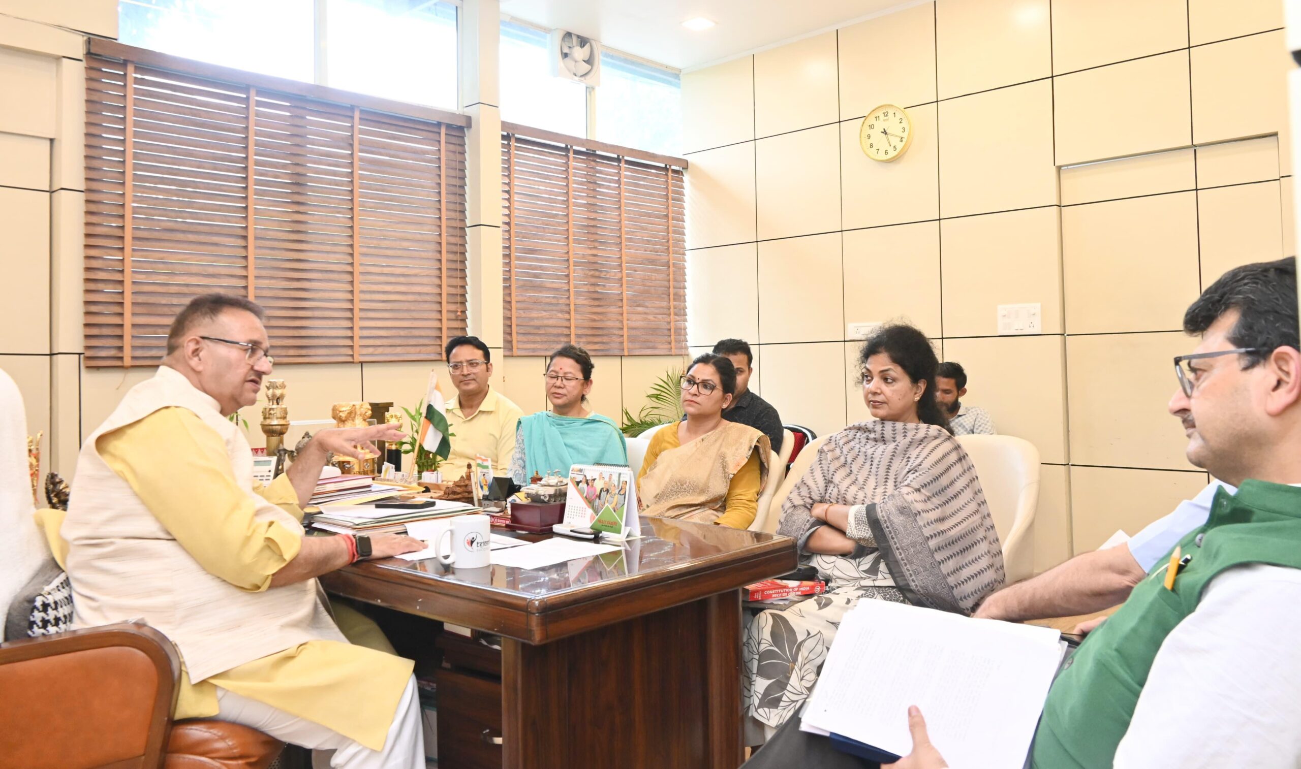 कृषि एवं उद्यान विभाग में समूह-ग की 645 रिक्त पदों पर की गई भर्ती परिणामों में लगी रोक के संबंध में बैठक कर मंत्री गणेश जोशी ने अधिकारियों को भर्ती का परिणाम शीघ्र जारी कराने के दिए निर्देश