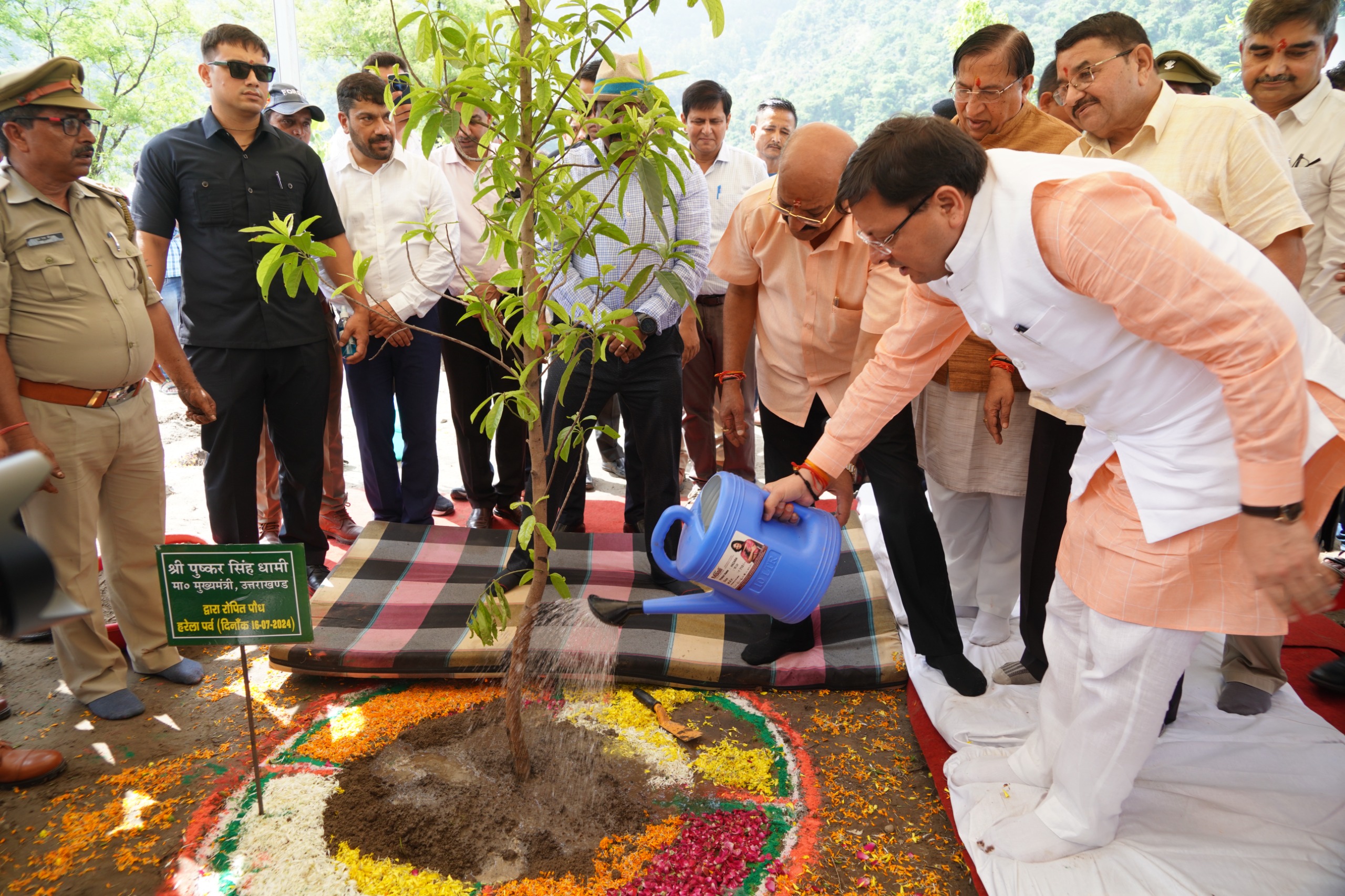 हरेला पर्व के अवसर पर मुख्यमंत्री पुष्कर सिंह धामी ने मालदेवता देहरादून में आयोजित ‘शहीदों के नाम पौधरोपण’ कार्यक्रम में प्रतिभाग किया