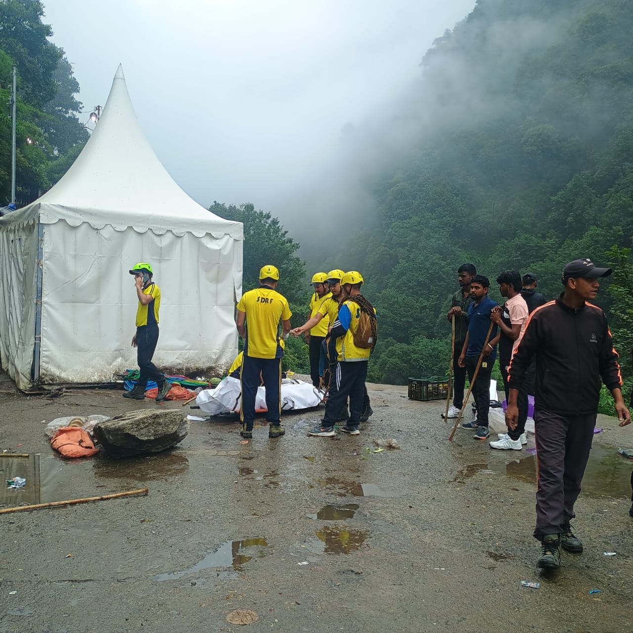 केदारनाथ यात्रा मार्ग पर चीड़वासा में हुआ भूस्खलन से हुआ हादसा, 3 की मौत 8 घायल