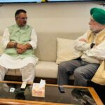 प्रदेश के कृषि, ग्राम्य विकास और सैनिक कल्याण मंत्री गणेश जोशी ने नई दिल्ली में केन्द्रीय पेट्रोलियम और प्राकृतिक गैस मंत्री हरदीरप सिंह पुरी से भेंट की