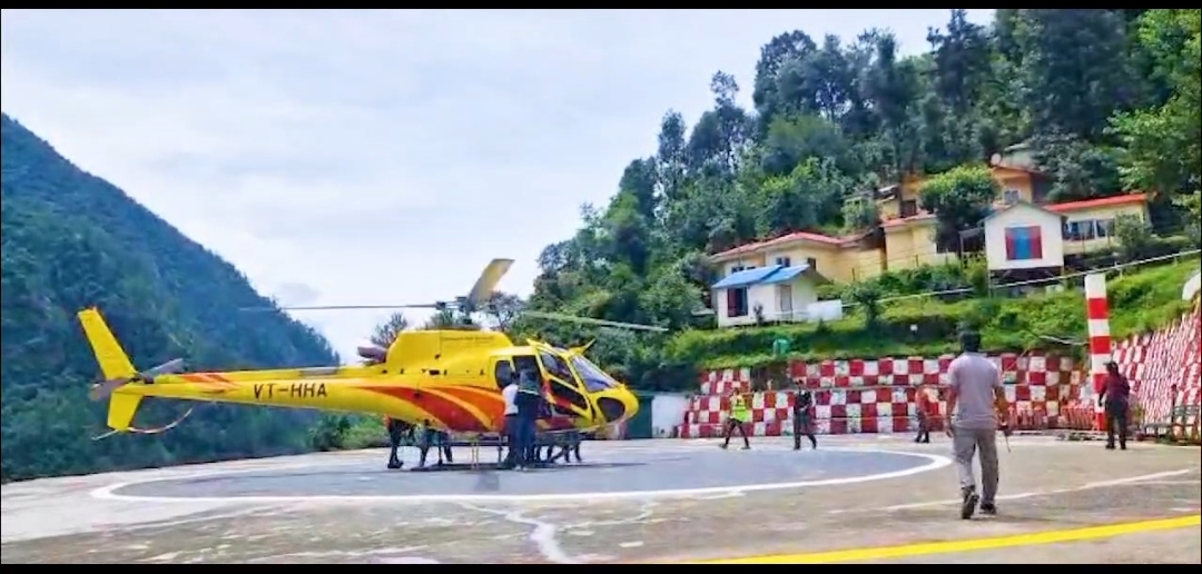 केदारनाथ पैदल मार्ग पर बादल फटने के बाद हाईअलर्ट जारी, फंसे यात्रियों का अब हेलिकॉप्टर से किया जा रहा रेस्क्यू