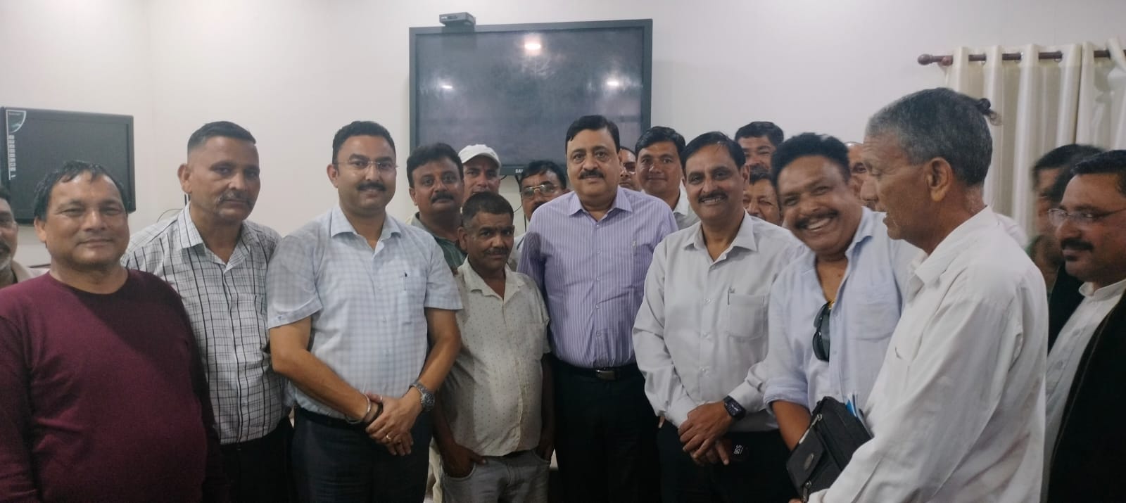 देवभूमि ठेकेदार कल्याण समिति के 11 बिंदुओं पर सचिव, मुख्यमंत्री डॉ. विनय शंकर पांडेय की अध्यक्षता में हुई विस्तृत चर्चा  ठेकेदार संघ ने हड़ताल वापस लेने का किया ऐलान