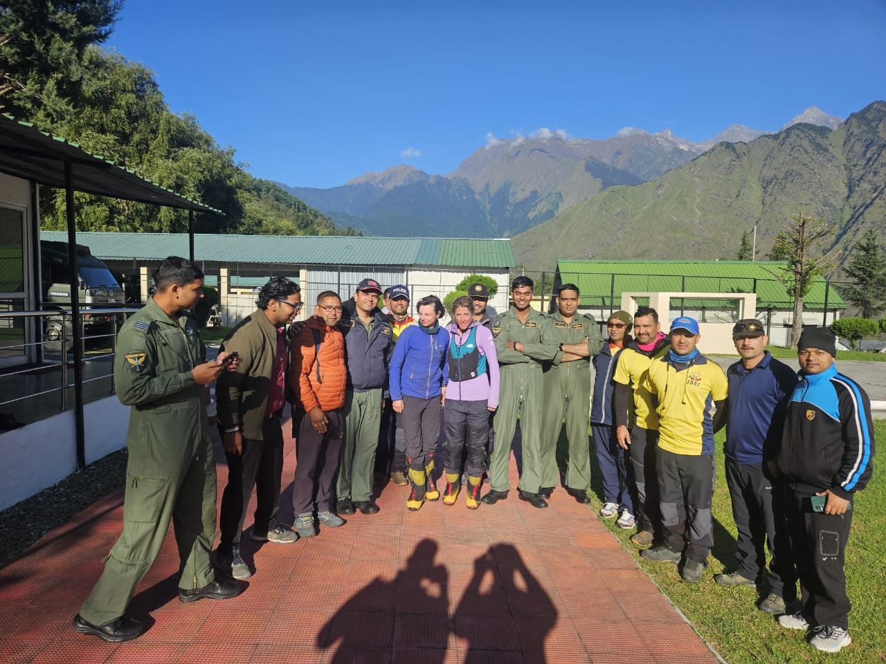 चौखंबा से विदेशी महिला पर्वतारोहियों का तीन दिन बाद सुरक्षित रेस्क्यू मुख्यमंत्री की सतत निगरानी में चला रेस्क्यू अभियान वायु सेना के हेलीकॉप्टरों ने किया रेस्क्यू, यूएसडीएमए में बनी रणनीति