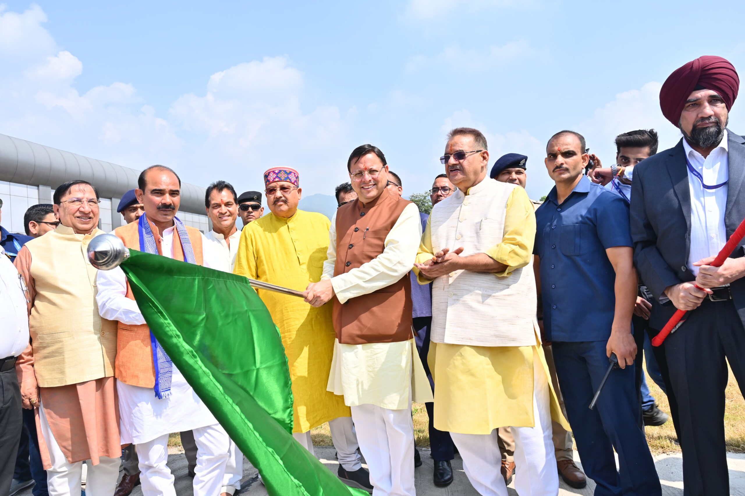 प्रदेश में तीन नए स्थानों यमुनोत्री, गौचर एवं जोशियाड़ा के लिए सहस्त्रधारा हेलीपोर्ट से प्रारम्भ होगी हवाई सेवाः मुख्यमंत्री