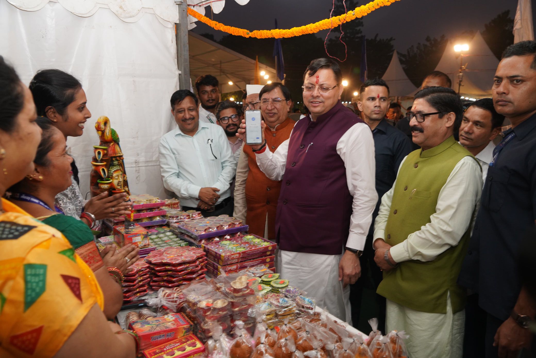 मुख्यमंत्री पुष्कर सिंह धामी ने शुक्रवार को रेंजर्स ग्राउंड देहरादून में आयोजित सरस मेला का    शुभारंभ  किया