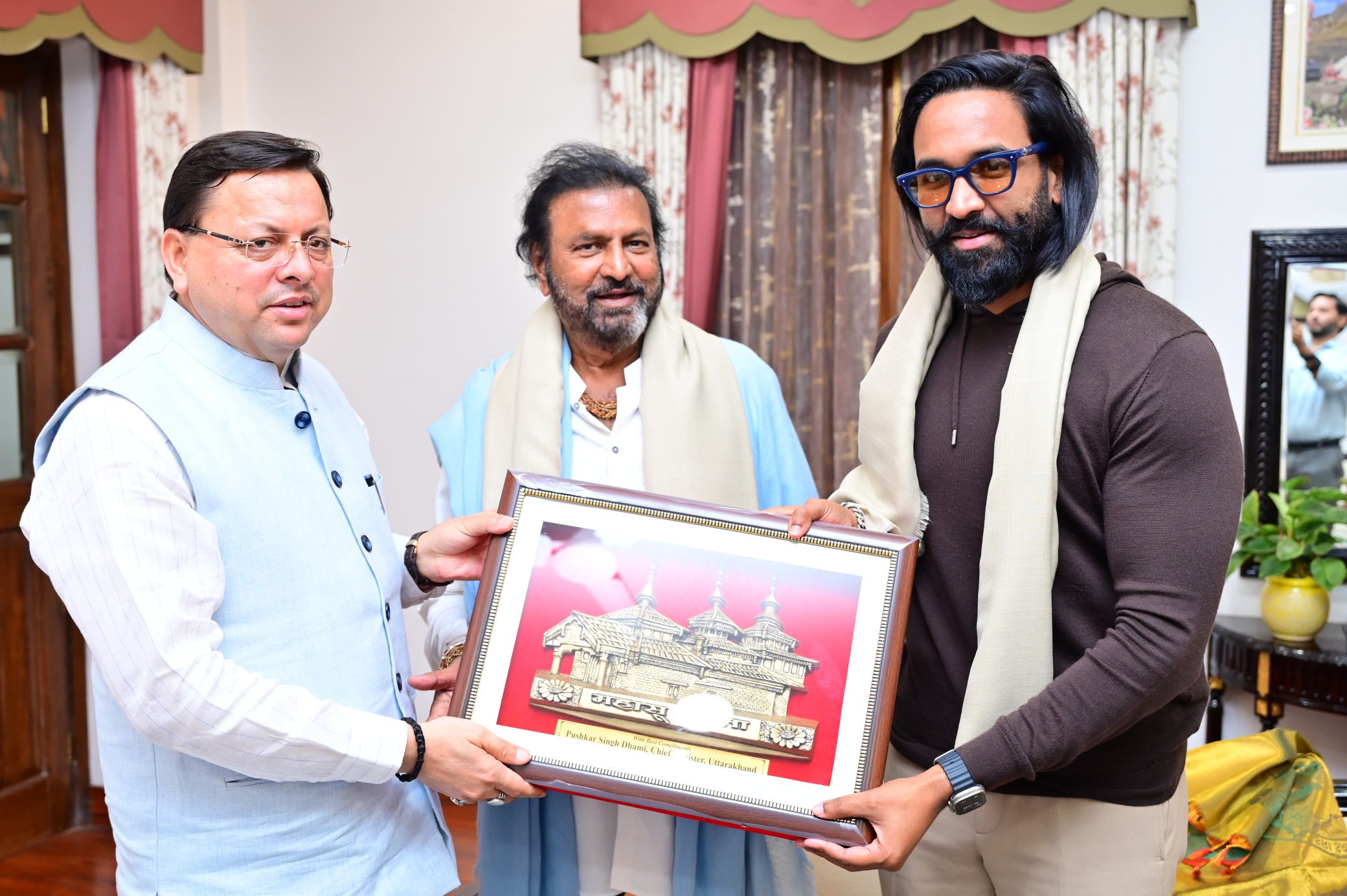 मुख्यमंत्री से फिल्म अभिनेता मोहन बाबू ने की मुलाकात उत्तराखण्ड की फिल्म नीति को बताया फिल्मों को बढ़ावा देने वाला राज्य में फिल्मांकन को बढ़ावा देने के लिए मुख्यमंत्री के प्रयासों को सराहा