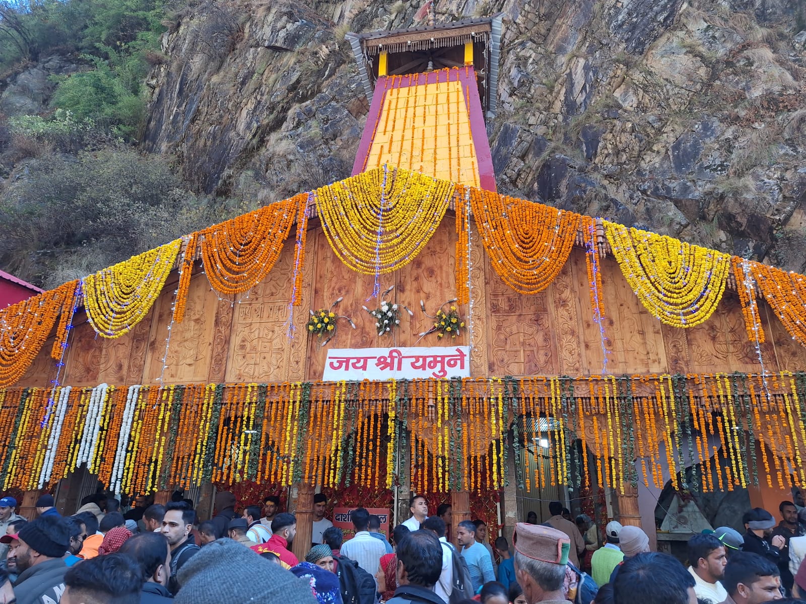 यमुनोत्री एवं गंगोत्री धाम के कपाट बंद होते ही चारधाम यात्रा का मौजूदा सत्र सकुशल संपन्न