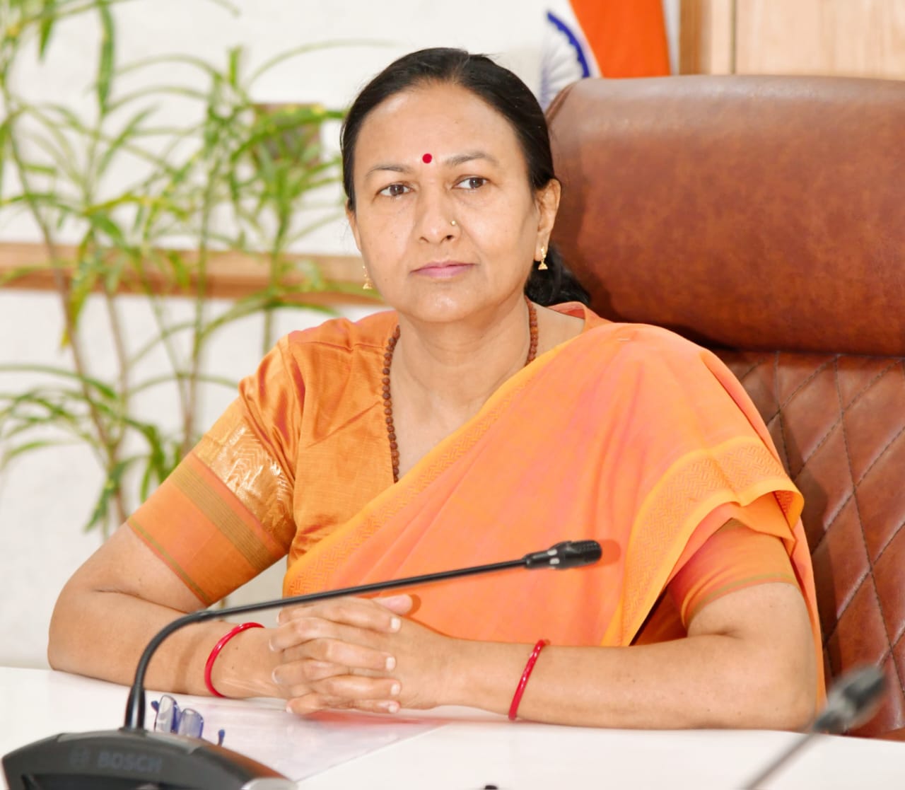 उत्तराखण्ड में निराश्रित गौवंशीय पशुओं को गोद लेने वालों को दिया जाने वाले मानदेय देशभर के अन्य राज्यों की अपेक्षा सर्वाधिक ,मुख्य सचिव  राधा रतूड़ी ने गौसदनों के निर्माण के सम्बन्ध में बैठक ली