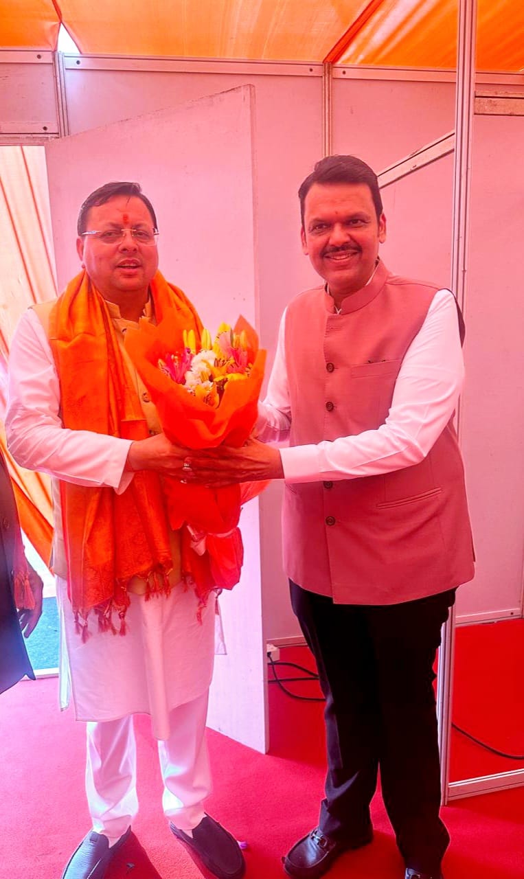 मुख्यमंत्री  पुष्कर सिंह धामी ने गुरुवार को मुंबई में महाराष्ट्र सरकार के शपथ ग्रहण समारोह में प्रतिभाग किया।