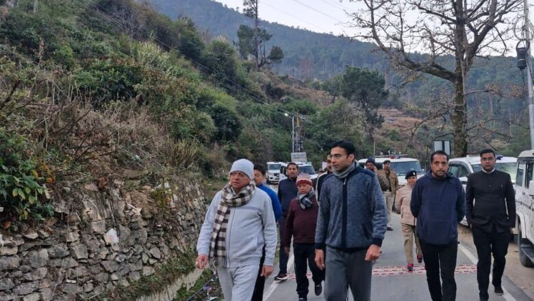 सुबह-सुबह हनोल की सैर पर निकले मुख्यमंत्री धामी, विकास योजनाओं का लिया फीड बैक