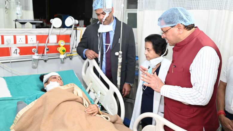 सीएम धामी पहुंचे एम्स ऋषिकेश, रुद्रप्रयाग बस दुर्घटना में घायल यात्रियों का हाल-चाल जाना