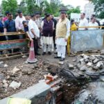 मुख्यमंत्री धामी ने रायपुर क्षेत्र में अतिवृष्टि से प्रभावित इलाकों का किया स्थलीय निरीक्षण
