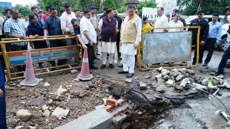 मुख्यमंत्री धामी ने रायपुर क्षेत्र में अतिवृष्टि से प्रभावित इलाकों का किया स्थलीय निरीक्षण