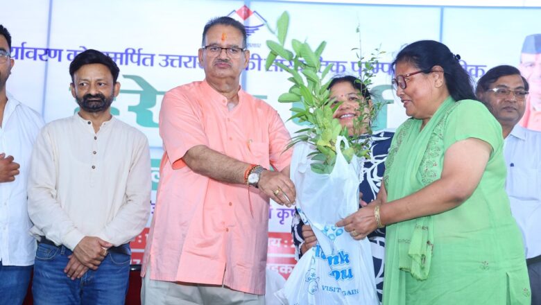 हरेला पर्व की पूर्व संध्या पर कृषि मंत्री गणेश जोशी ने किया फलदार पौधों का निःशुल्क वितरण  ,कृषि मंत्री ने प्रदेशवासियों से अभियान में बढ़-चढ़कर भाग लेने की अपील