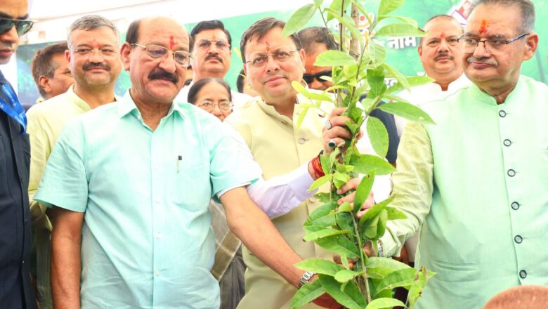 हरेला पर्व पर राज्यव्यापी पौधारोपण कार्यक्रम में मुख्यमंत्री ने रोपा रुद्राक्ष का पौधाप्र देश में हरेला का त्योहार मनाओ, धरती माँ का ऋण चुकाओ” थीम पर किया गया पौधा रोपण