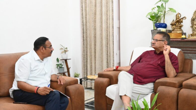 मंत्री गणेश जोशी का निर्देश – बरसात से क्षतिग्रस्त सड़कों व पुलों के निर्माण कार्य में लाएं तेजी