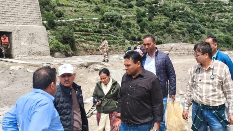 मुख्यमंत्री के निर्देश पर ग्राउंड जीरो पहुंचे स्वास्थ्य सचिव, धराली में आपदा प्रभावित इलाकों में राहत और बचाव कार्यों का किया निरीक्षण