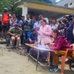 धराली में 98 आपदा प्रभावित परिवारों को मिली पाँच-पाँच लाख रुपये की तत्कालिक सहायता  सीएम धामी के निर्देश पर प्रभावितों को दिए गए चेक