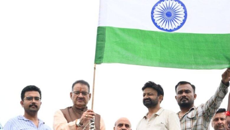 कैबिनेट मंत्री गणेश जोशी ने शासकीय आवास पर लहराया तिरंगा, जुड़े ‘हर घर तिरंगा’ अभियान से”