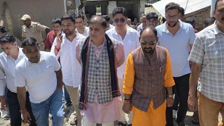 चमोली आपदा: प्रभावितों से मिले राज्यसभा सांसद महेंद्र भट्ट, हर संभव मदद का भरोसा दिया