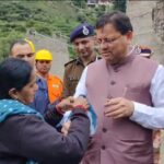 बहन ने धोती फाड़कर सीएम धामी को बांधी राखी  कहा – “मेरे लिए आप भगवान श्रीकृष्ण जैसे”  आपदा प्रभावित क्षेत्र में दिखा रक्षाबंधन के स्नेह का अनुपम दृश्य